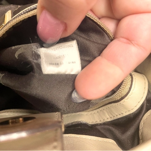 MCM Munchen Hobo Handbag, Crossbody, Shoulder Bag, Authentic. EUC - Picture 12 of 15